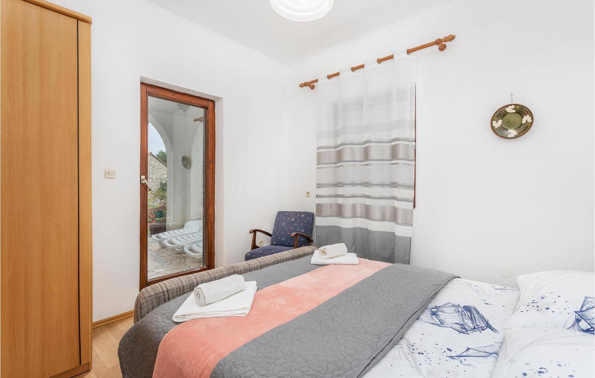 Beautiful Apartment In Malinska With Wifi Esterno foto