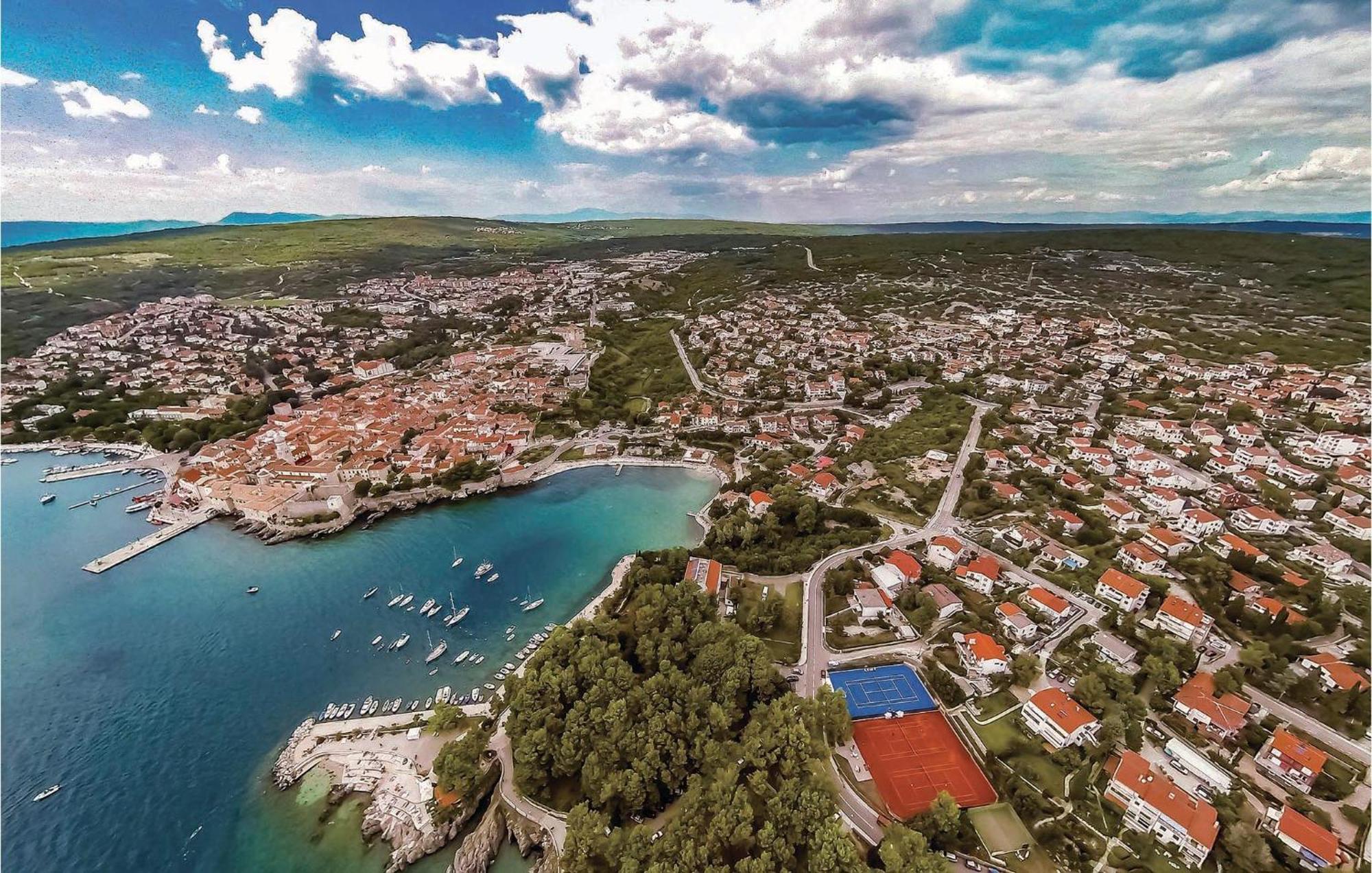 Beautiful Apartment In Malinska With Wifi Esterno foto