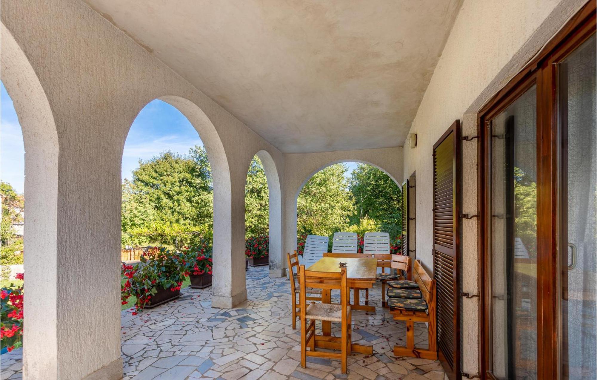 Beautiful Apartment In Malinska With Wifi Esterno foto