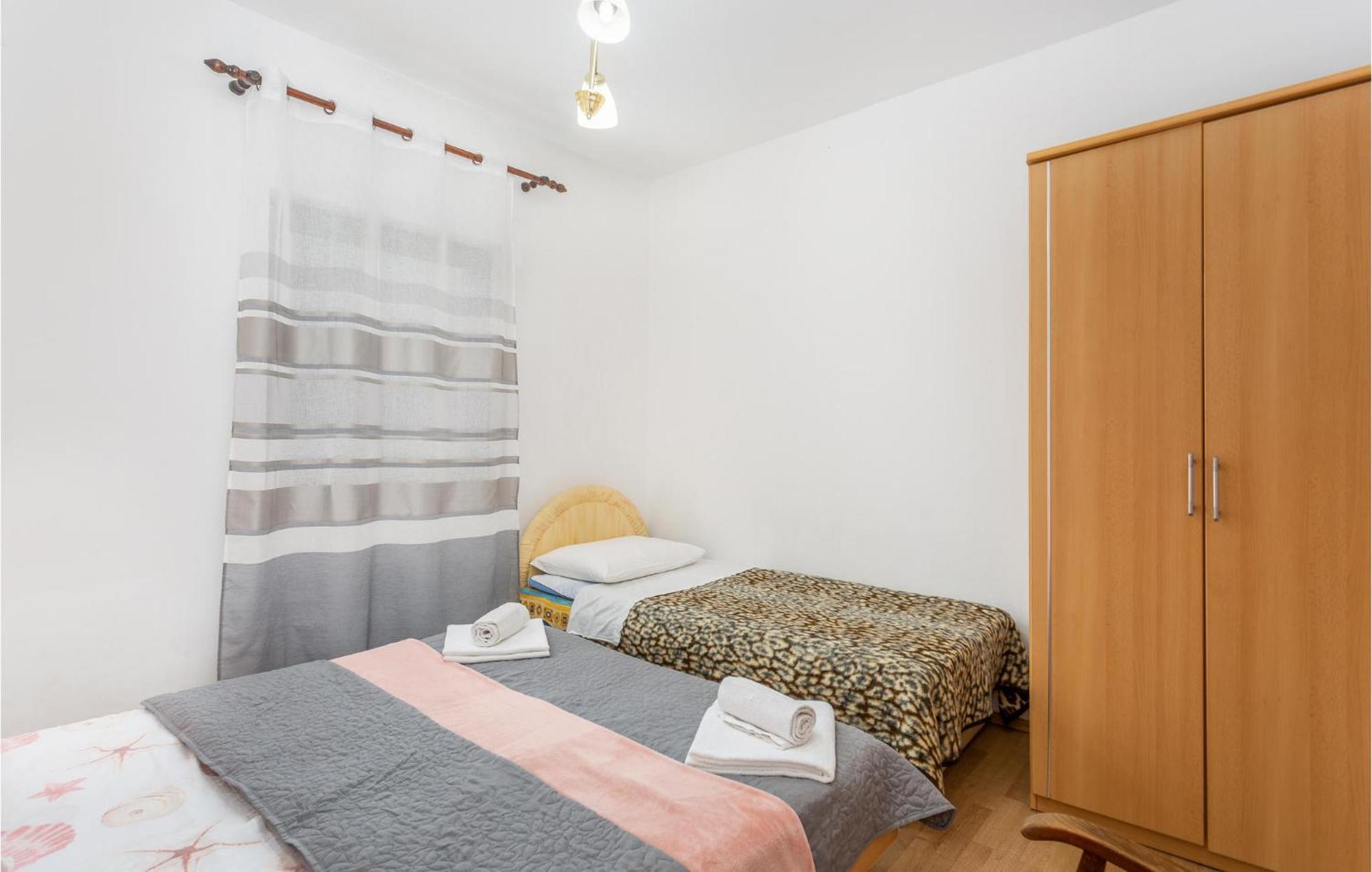 Beautiful Apartment In Malinska With Wifi Esterno foto