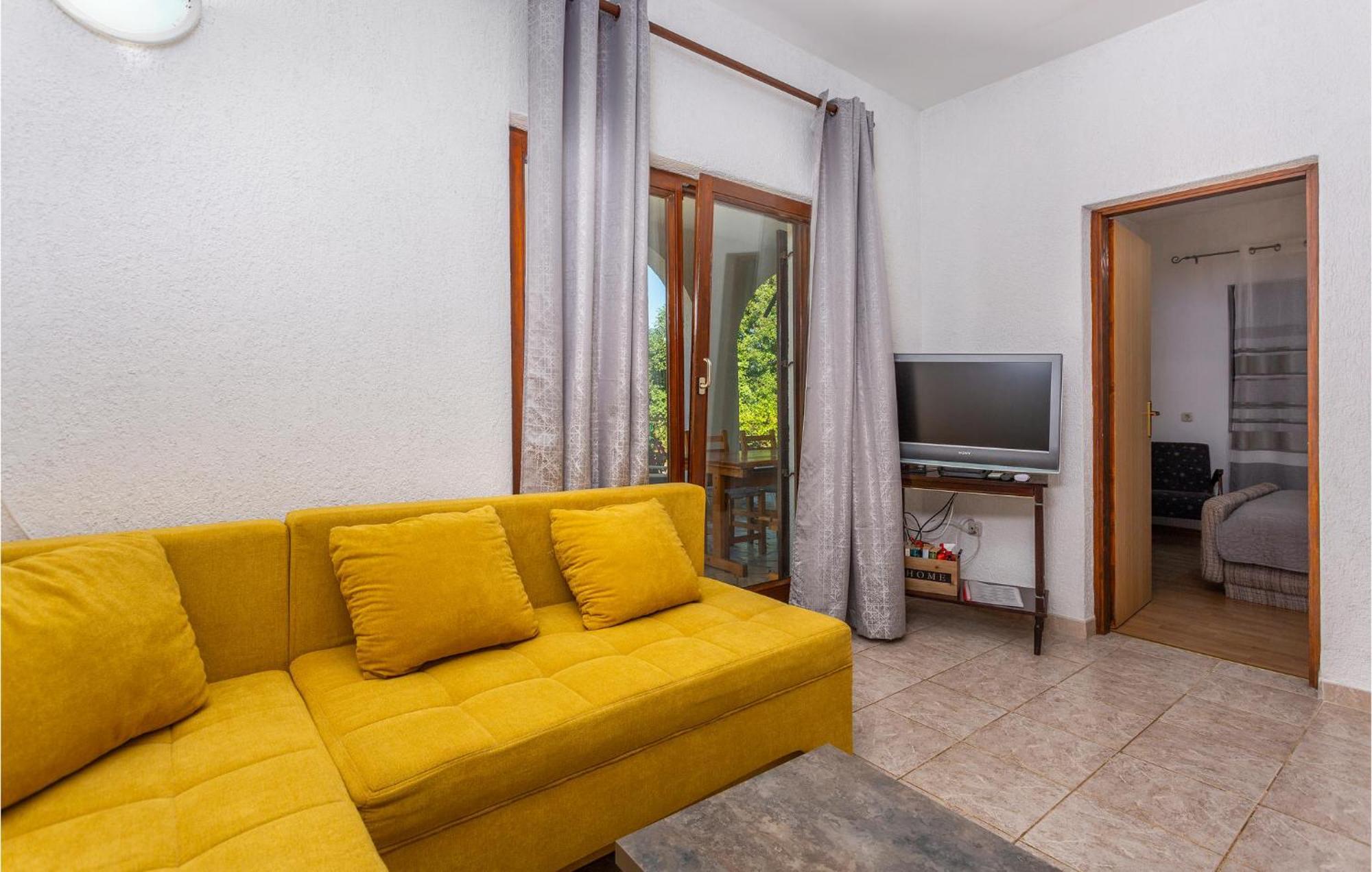 Beautiful Apartment In Malinska With Wifi Esterno foto